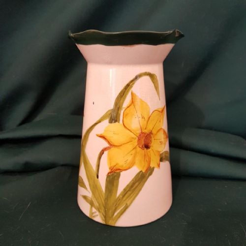 A Wemyss Pottery Ware Splayed Rim Vase Decorated with Daffodils.