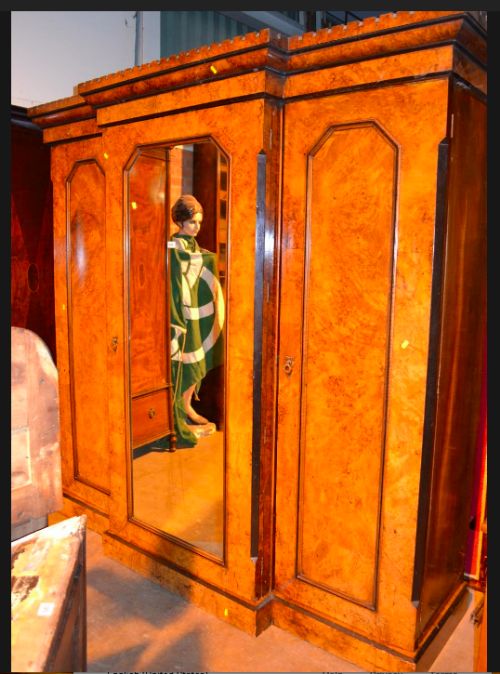 Victorian Three Door Breakfront Wardrobe. (Burr Walnut)