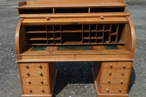 LARGE VICTORIAN OAK CYLINDER DESK - ADDITIONAL PHOTO 4