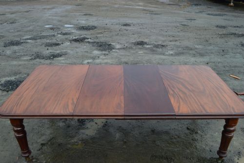 A Victorian Top Quality Mahogany Windout Dining Table