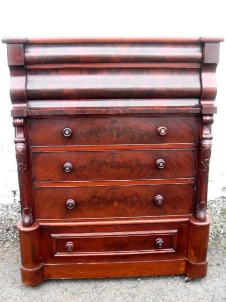 Victorian Scottish Mahogany Og Chest of Drawers.