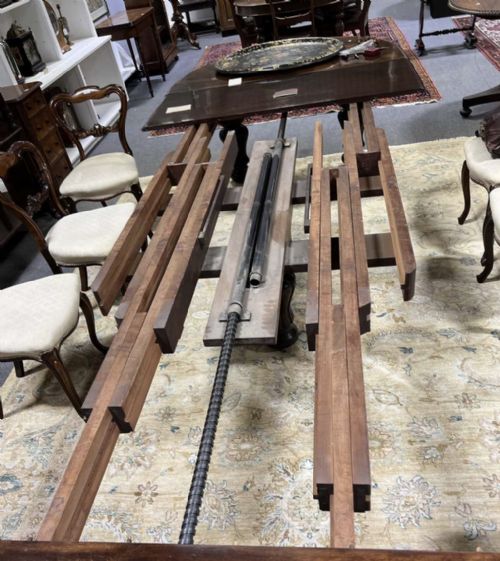 LARGE 165FT VICTORIAN EXTENDING MAHOGANY DINING TABLE - ADDITIONAL PHOTO 1
