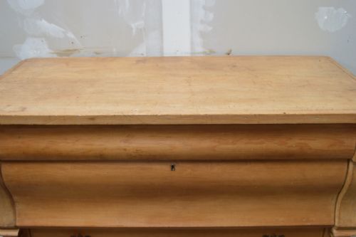 A VICTORIAN PINE OG CHEST OF DRAWERS - ADDITIONAL PHOTO 1