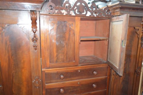 A VICTORIAN MAHOGANY LARGE COMBINATION WARDROBE - ADDITIONAL PHOTO 2