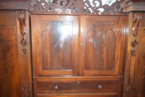 A VICTORIAN MAHOGANY LARGE COMBINATION WARDROBE - ADDITIONAL PHOTO 3