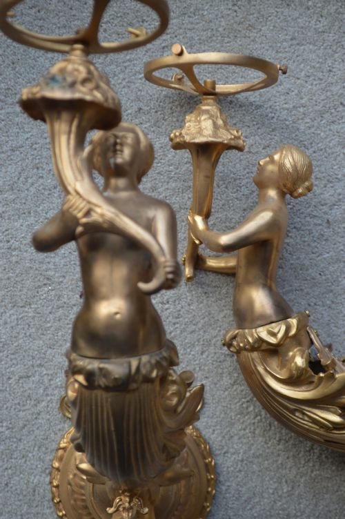 A FINE LARGE PAIR OF NEO CLASSICAL GILT WALL LIGHT BRACKETS - ADDITIONAL PHOTO 2