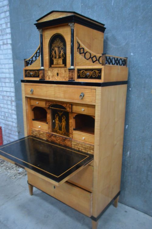 A Fine Maple Biedermeier Secrétaire. Circa 1820s