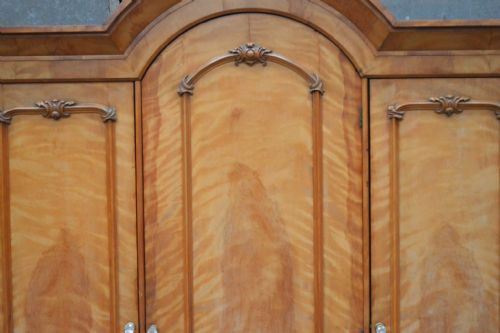 VICTORIAN FIGURED BIRCH THREE PC BEDROOM SUITE WARDROBE - ADDITIONAL PHOTO 2