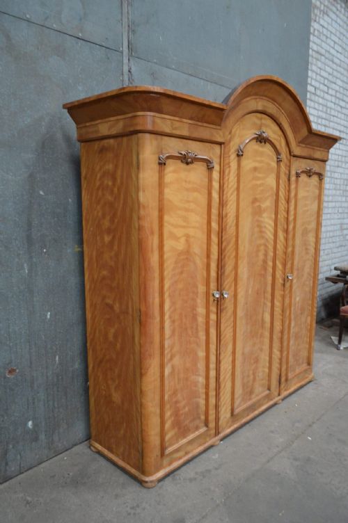 VICTORIAN FIGURED BIRCH THREE PC BEDROOM SUITE WARDROBE - ADDITIONAL PHOTO 5