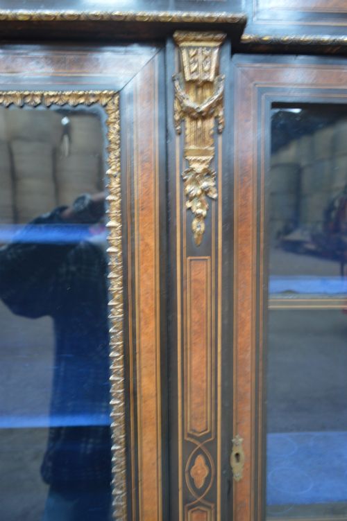 A VICTORIAN AMBOYNA AND INLAID EBONISED THREEDOOR BREAKFRONT BOOKCASE - ADDITIONAL PHOTO 3