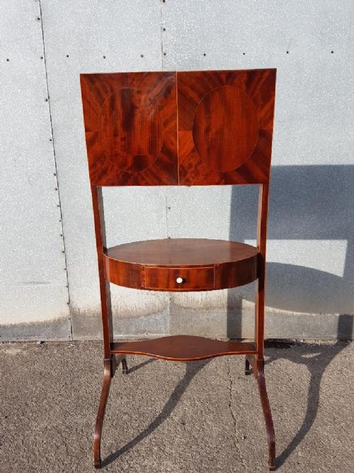 AN UNUSUAL GEORGIAN TRIPLATE DRESSING TABLE