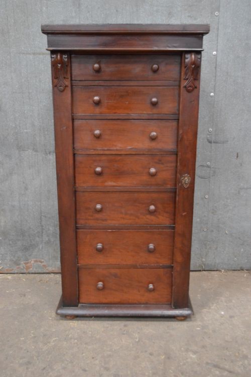 VICTORIAN WELLINGTON CHEST