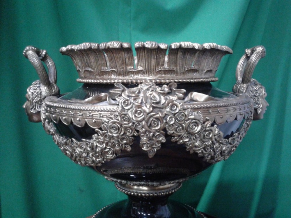 A fine French porcelain & bronze Jardinaire 