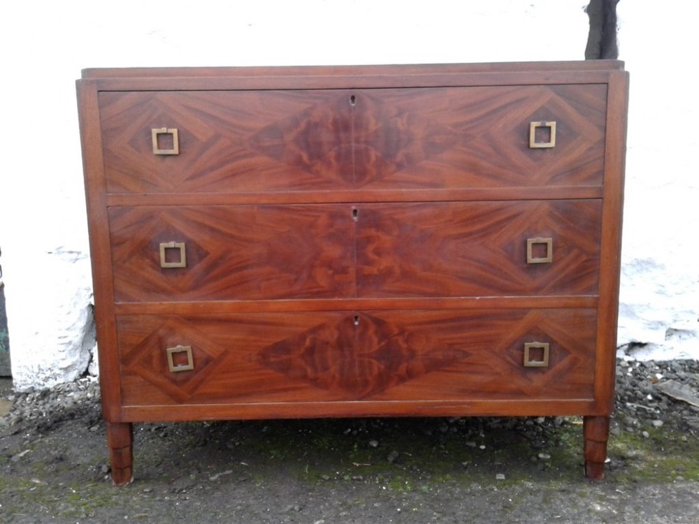  A superb quality Art Deco mahogany chest of drawers.