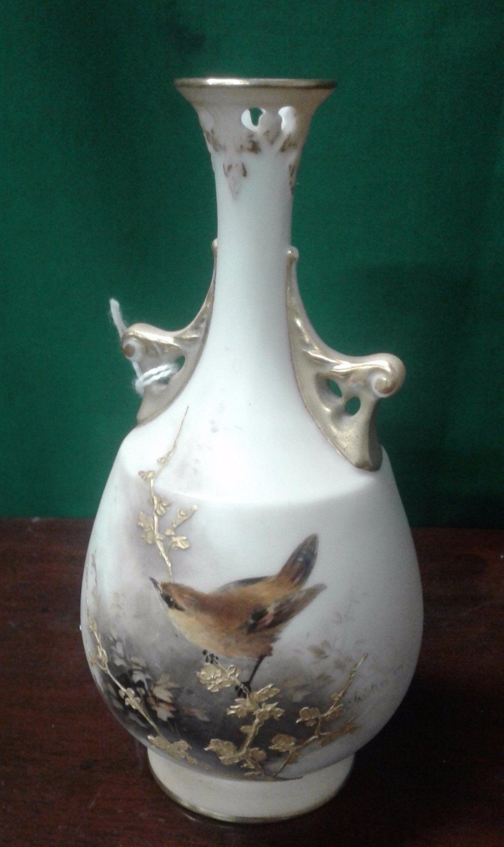 Worcester vase, (Wren) Artist Jas Stinton.
