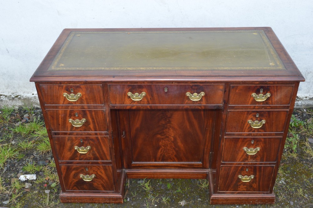 Georgian 18th century Mahogany Kneehole desk View II