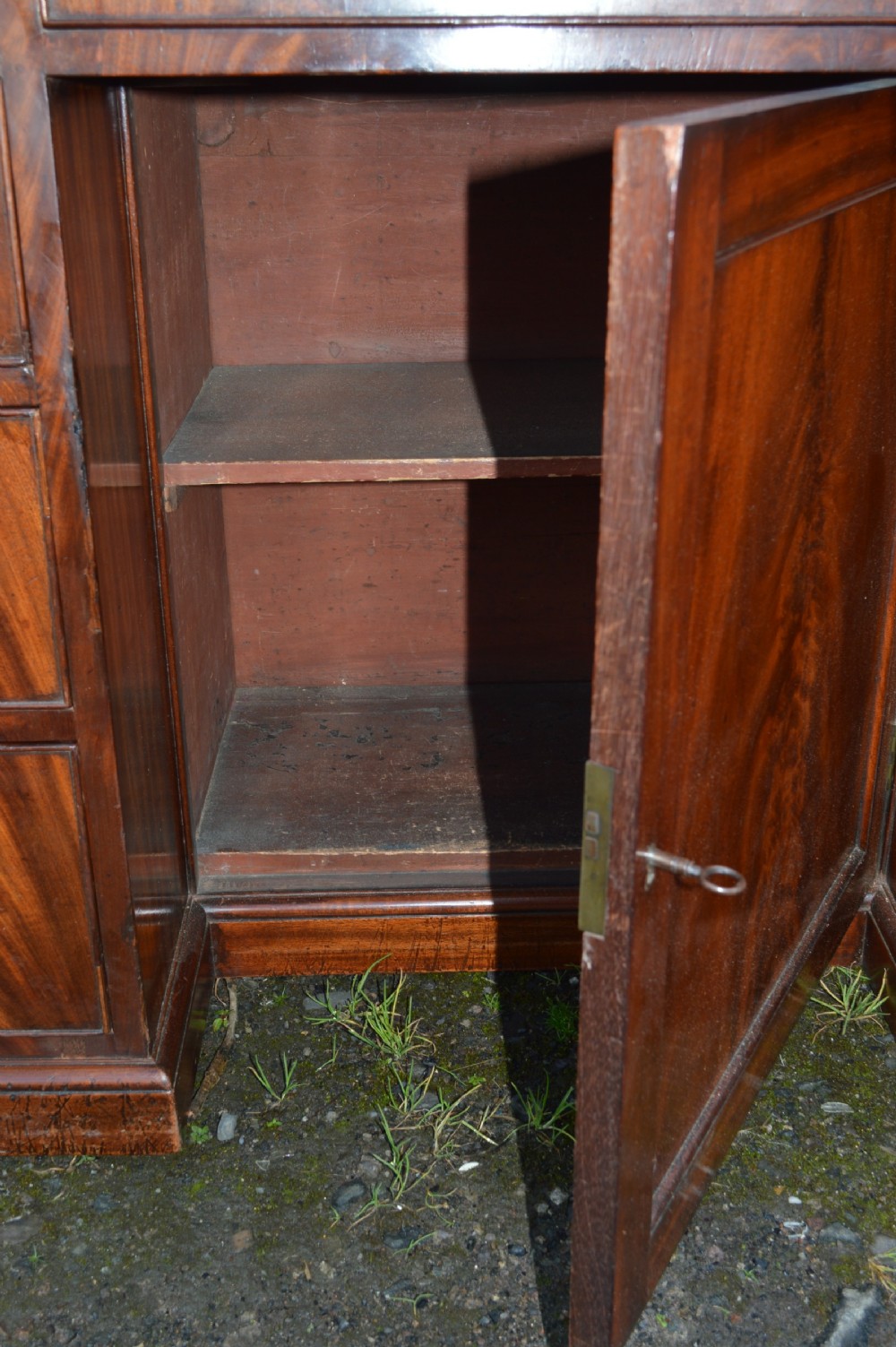 Georgian 18th century Mahogany Kneehole desk View V