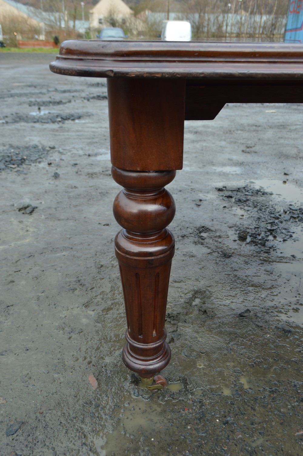 A Victorian top quality mahogany windout dining table View IV
