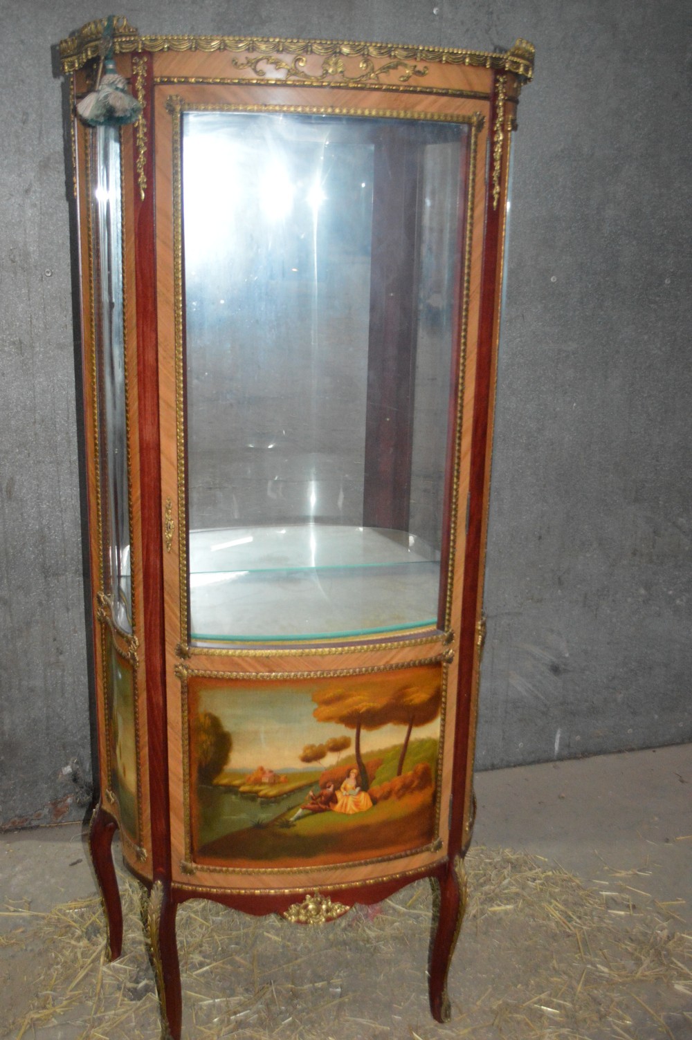A French display cabinet (Vitrine)
