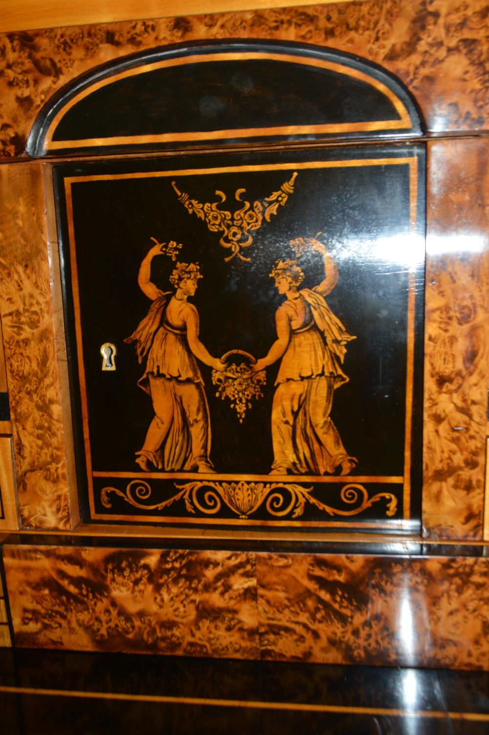 A fine maple Biedermeier secrétaire. Circa 1820s View V