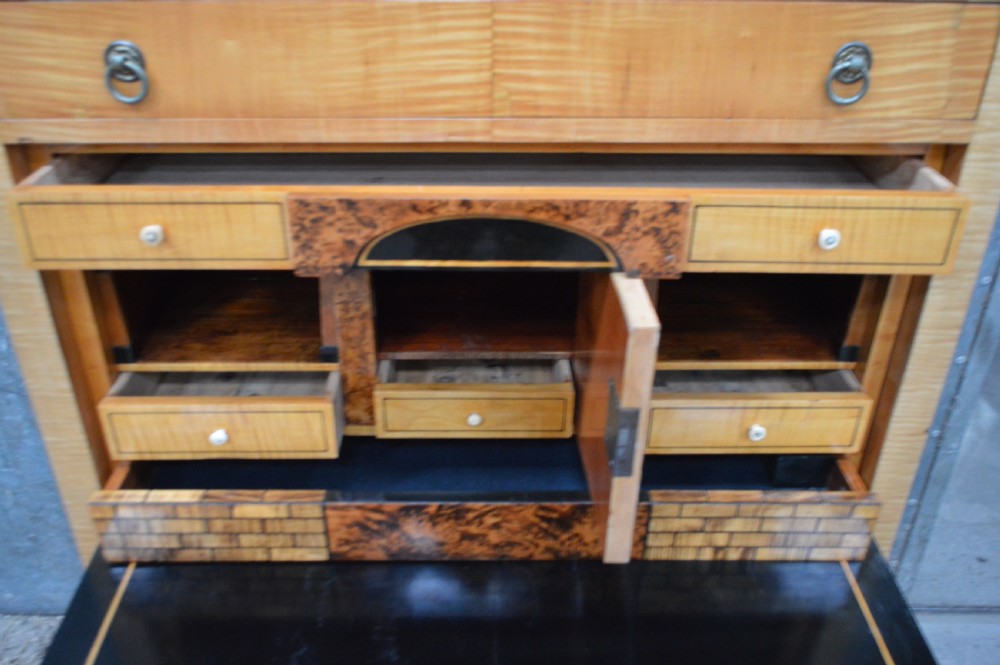 A fine maple Biedermeier secrétaire. Circa 1820s View XI