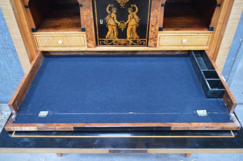 A fine maple Biedermeier secrétaire. Circa 1820s View XII