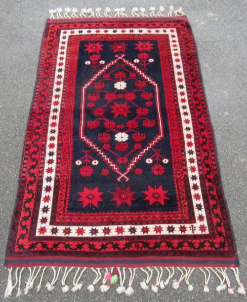 Beautiful Old Turkish Yagcebedir Village Rug. 188cm X 115cm.