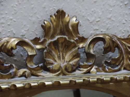 19TH CENTURY CARVED GILT WOOD FLORENTINE FRAMED OVAL WALL MIRROR - ADDITIONAL PHOTO 3