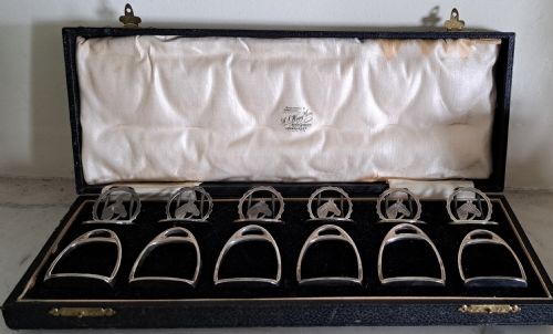 SET OF SIX SILVER NAPKIN RINGSAND 6 PLACEHOLDERS HORSES HEAD AND STIRRUPS - ADDITIONAL PHOTO 10