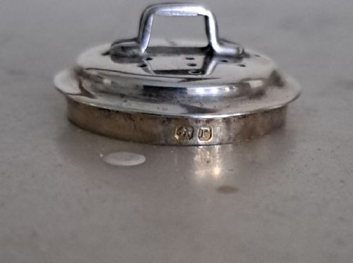 VICTORIAN SILVER NOVELTY PEPPER MODELLED AS A SAUCEPAN - ADDITIONAL PHOTO 4