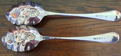 PAIR OF GEORGE III BERRY SPOONS PETER ANNE BATEMAN - ADDITIONAL PHOTO 5