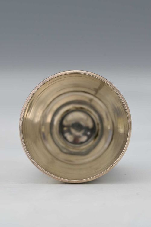 VICTORIAN NOVELTY SILVER TUMBLER IN THE FORM OF A THIMBLE JUST A THIMBLEFUL - ADDITIONAL PHOTO 2