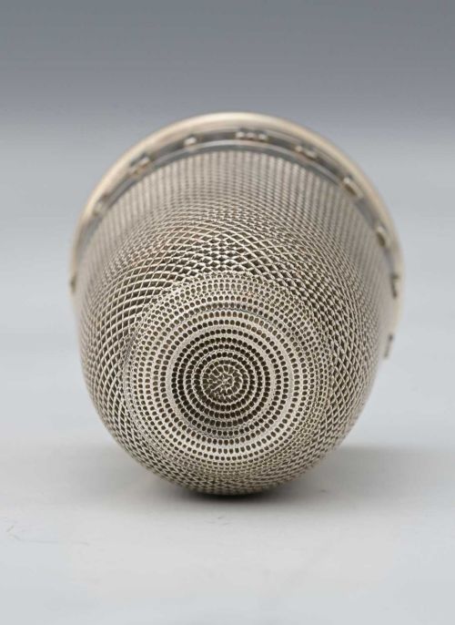 VICTORIAN NOVELTY SILVER TUMBLER IN THE FORM OF A THIMBLE JUST A THIMBLEFUL - ADDITIONAL PHOTO 3