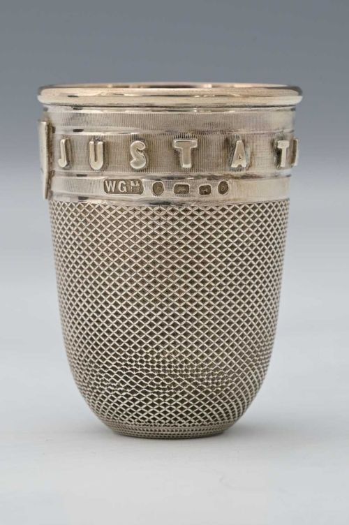 VICTORIAN NOVELTY SILVER TUMBLER IN THE FORM OF A THIMBLE JUST A THIMBLEFUL - ADDITIONAL PHOTO 4
