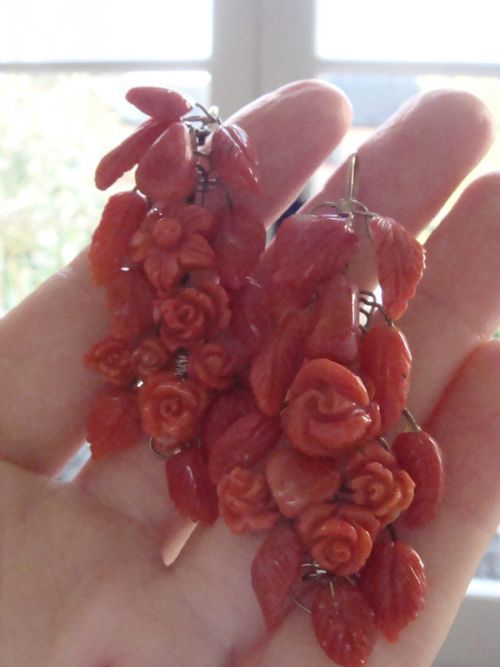 VINTAGE 9CT YELLOW GOLD CARVED CORAL DROP EARRINGS - ADDITIONAL PHOTO 2