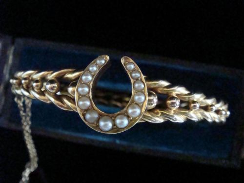 VICTORIAN 15CT YELLOW GOLD SEED PEARL HORSESHOE BANGLE 152G IN ORIGINAL FITTED CASE - ADDITIONAL PHOTO 1