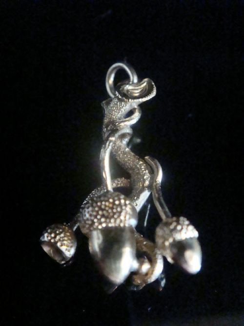 edwardian victorian 9ct yellow gold acorn pendant - CATEGORY: ANTIQUE JEWELLERY - DATED EDWARDIAN