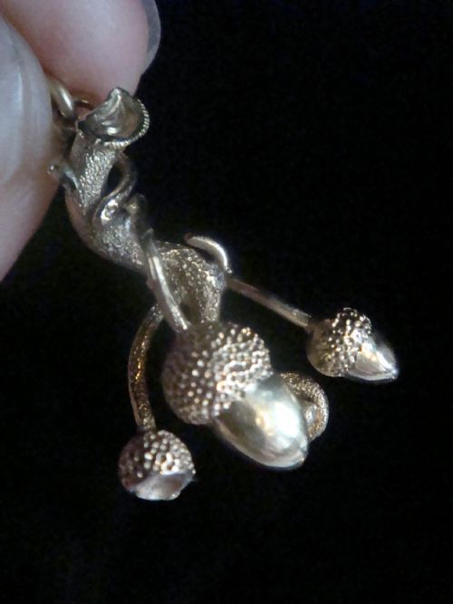 EDWARDIAN VICTORIAN 9CT YELLOW GOLD ACORN PENDANT - ADDITIONAL PHOTO 2