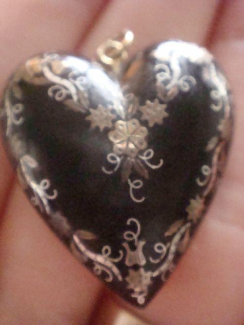 ORIGINAL VERY LARGE VICTORIAN 9CT YELLOW GOLD PIQUE INLAID HEART PENDANT - ADDITIONAL PHOTO 1