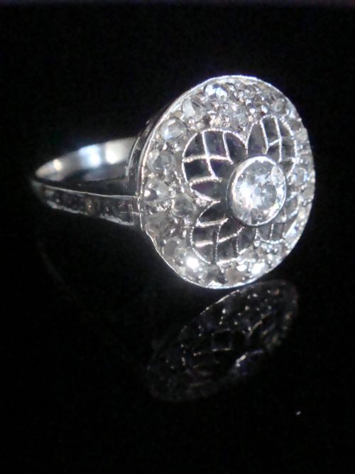 EDWARDIAN PLATINUM 18CT WHITE GOLD UNUSUAL OLD CUT DIAMOND CLUSTER RING - ADDITIONAL PHOTO 1