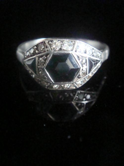 art deco platinum fancy cut natural sapphire and diamond 1920s ring - CATEGORY: ANTIQUE JEWELLERY - DATED 1920