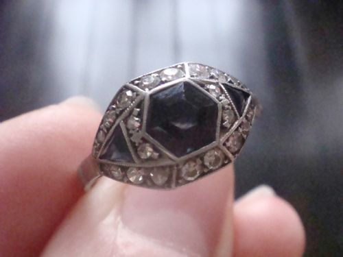 ART DECO PLATINUM FANCY CUT NATURAL SAPPHIRE AND DIAMOND 1920S RING - ADDITIONAL PHOTO 2