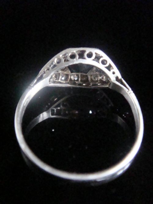 ART DECO PLATINUM FANCY CUT NATURAL SAPPHIRE AND DIAMOND 1920S RING - ADDITIONAL PHOTO 3
