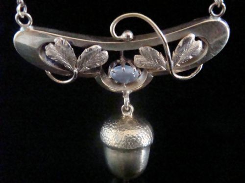 ART NOUVEAU 15CT YELLOW GOLD ACORN AND MOONSTONE NECKLACE - ADDITIONAL PHOTO 2
