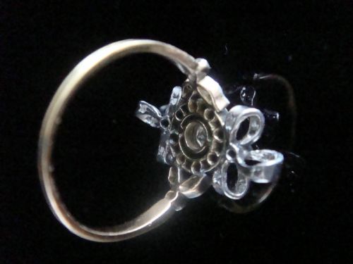 EDWARDIAN 18CT PLATINUM EMERALD AND ROSE CUT DIAMOND BOW RING - ADDITIONAL PHOTO 2