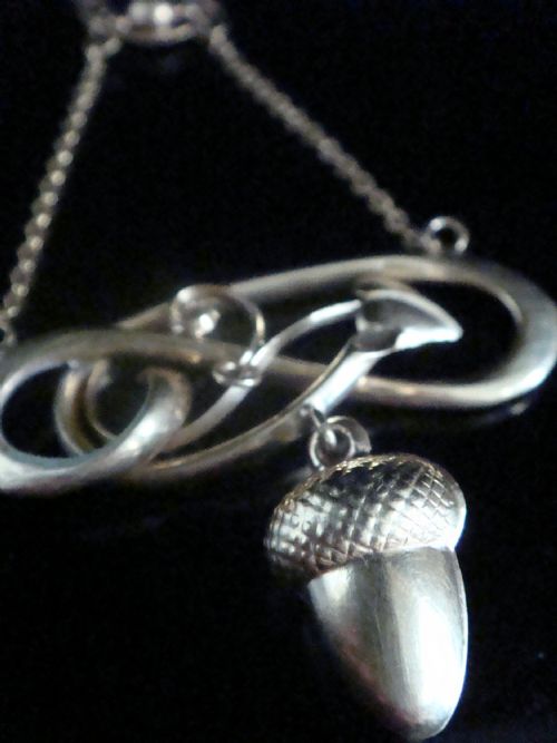 ANTIQUE ART NOUVEAU 15CT YELLOW GOLD ACORN 9CT CHAIN NECKLACE - ADDITIONAL PHOTO 1