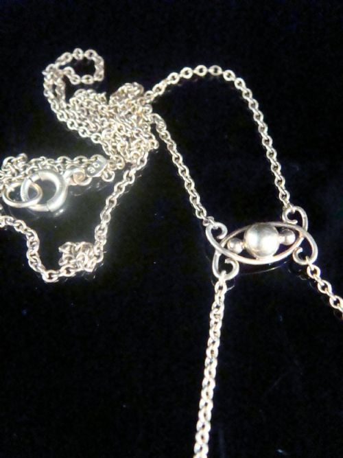 ANTIQUE ART NOUVEAU 15CT YELLOW GOLD ACORN 9CT CHAIN NECKLACE - ADDITIONAL PHOTO 2