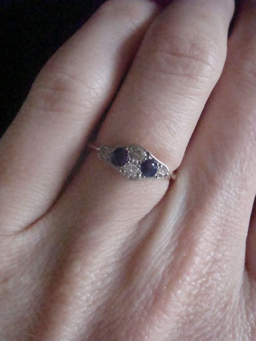 EDWARDIAN 18CT YELLOW GOLD PLATINUM SAPPHIRE OLD CUT DIAMOND CLUSTER RING - ADDITIONAL PHOTO 2