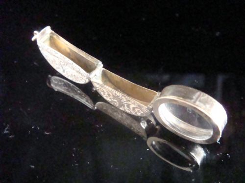 UNUSUAL VICTORIAN 9CT ORNATE YELLOW GOLD PICTURE FRAME GLASS LOCKET THAT OPENS - ADDITIONAL PHOTO 3