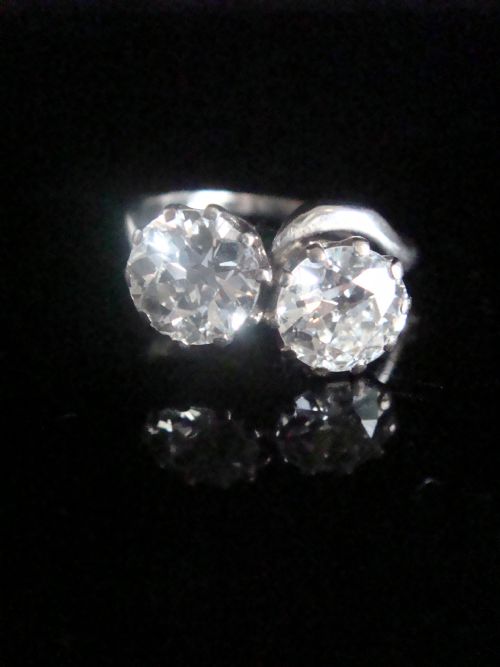 art deco platinum 220ct transitional cut toi et moi i colour vs1 - CATEGORY: ANTIQUE JEWELLERY - DATED 1920